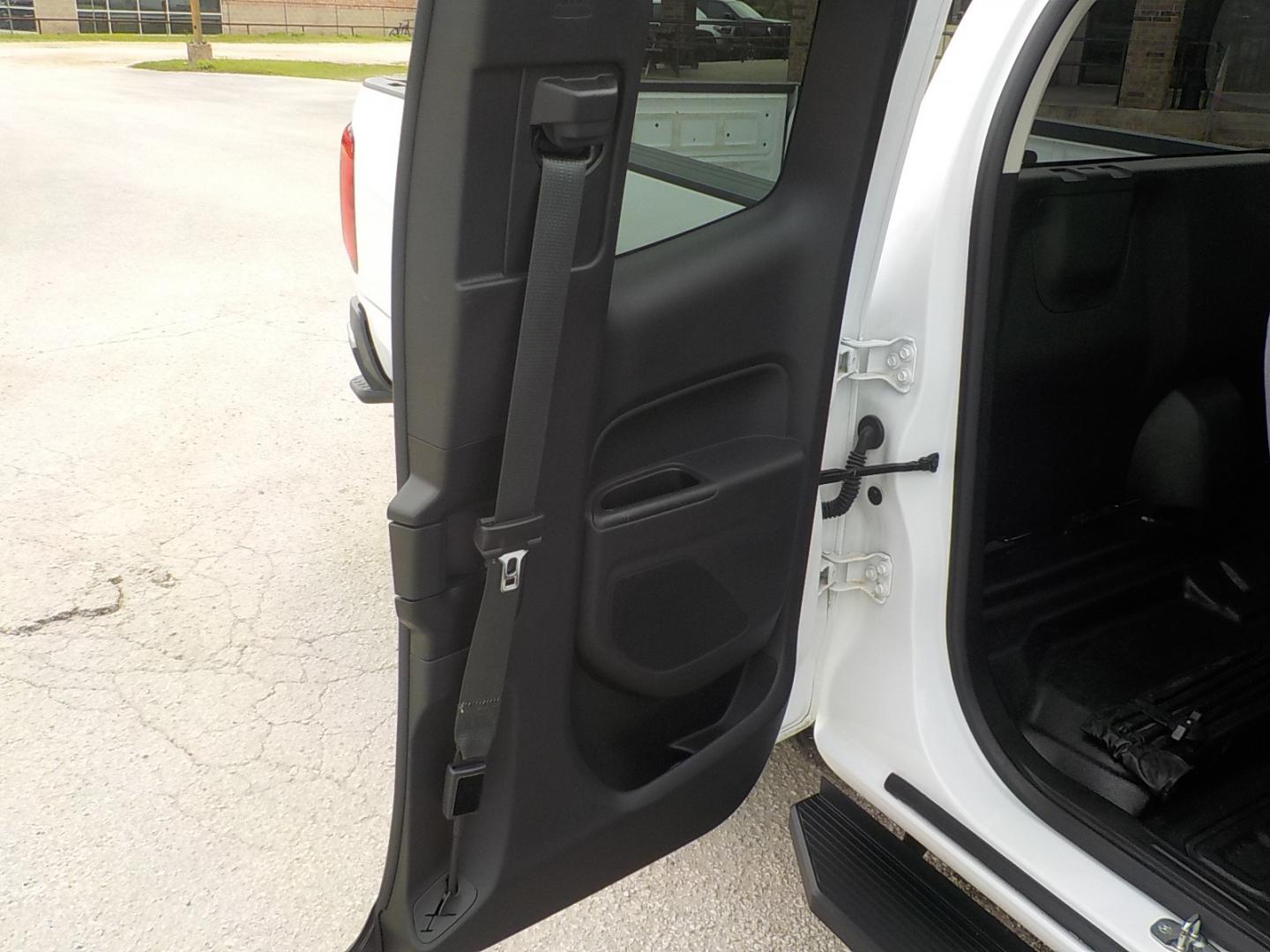 2018 White /Gray Chevrolet Colorado Work Truck Ext. Cab 2WD (1GCHSBEA6J1) with an 2.5L L4 DOHC 16V GAS engine, 6A transmission, located at 1617 W Church Street, Livingston, TX, 77351, (936) 327-3600, 30.710995, -94.951157 - Awesome little work truck! - Photo#15